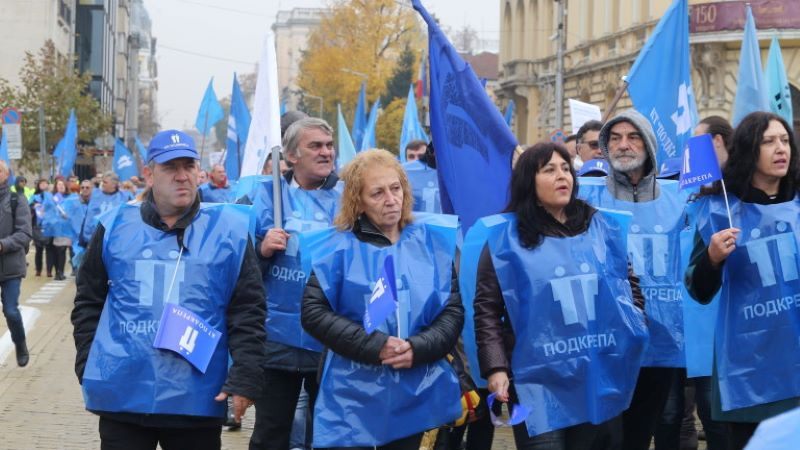 Митнически служители откриха около 6 кг кокаин и 18 кг